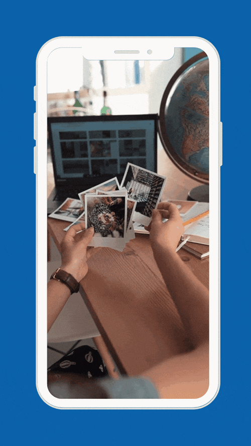 Cellulare che mostra videoricordo dell'esperienza Erasmus Plus